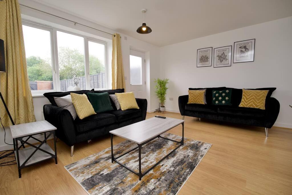 Highley'S Nest - Fully Furnished Gem, Free Private Parking, Sky Tv & Netflix Villa Coventry Eksteriør bilde